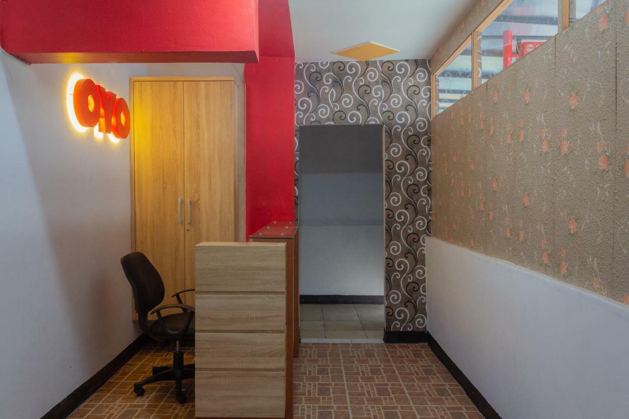 Oyo 649 K68 Residence Джакарта Екстериор снимка